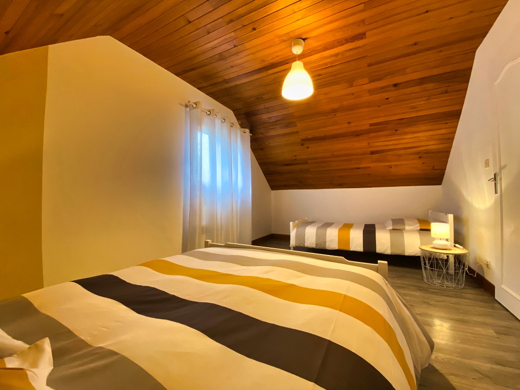 Gîte l'acacia pour 6 personnes avec 2 places de parking privé Gîte l'acacia pour 6 personnes avec 2 places de parking privé