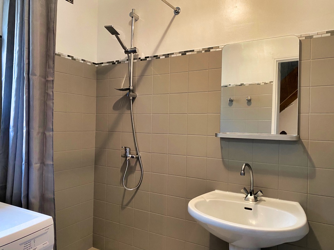 Gîte l'acacia pour 6 personnes avec 2 places de parking privé Gîte l'acacia pour 6 personnes avec 2 places de parking privé