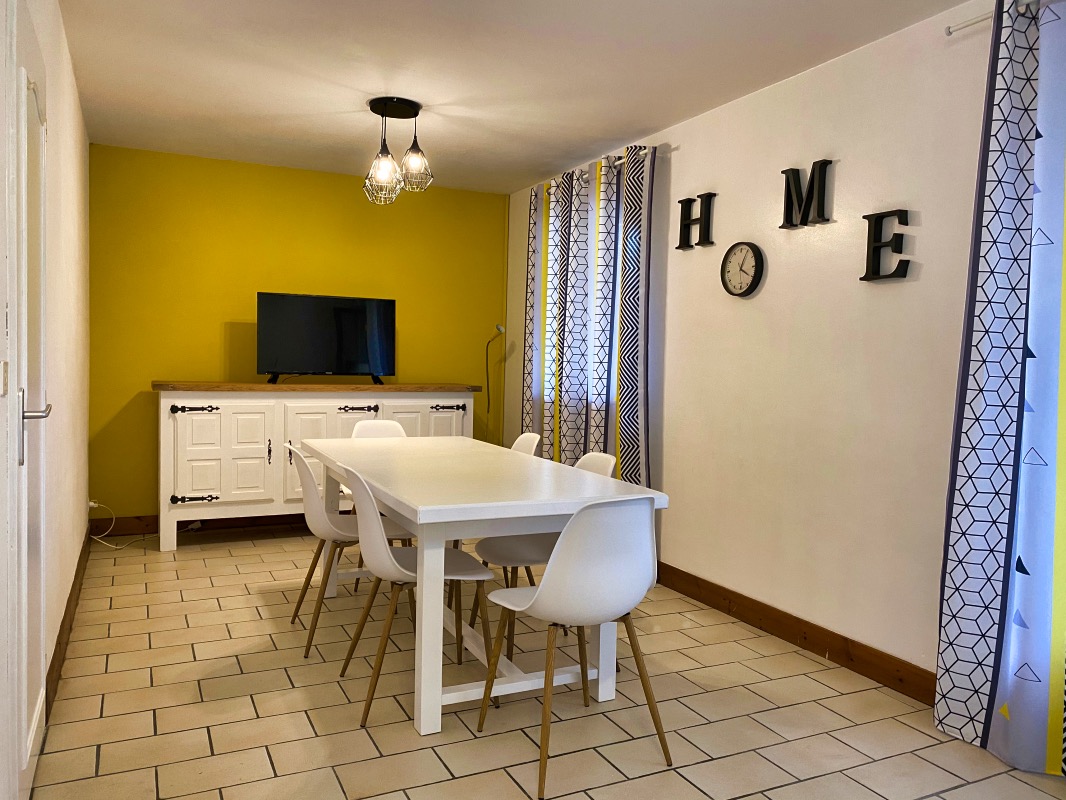 Gîte l'acacia pour 6 personnes avec 2 places de parking privé Gîte l'acacia pour 6 personnes avec 2 places de parking privé
