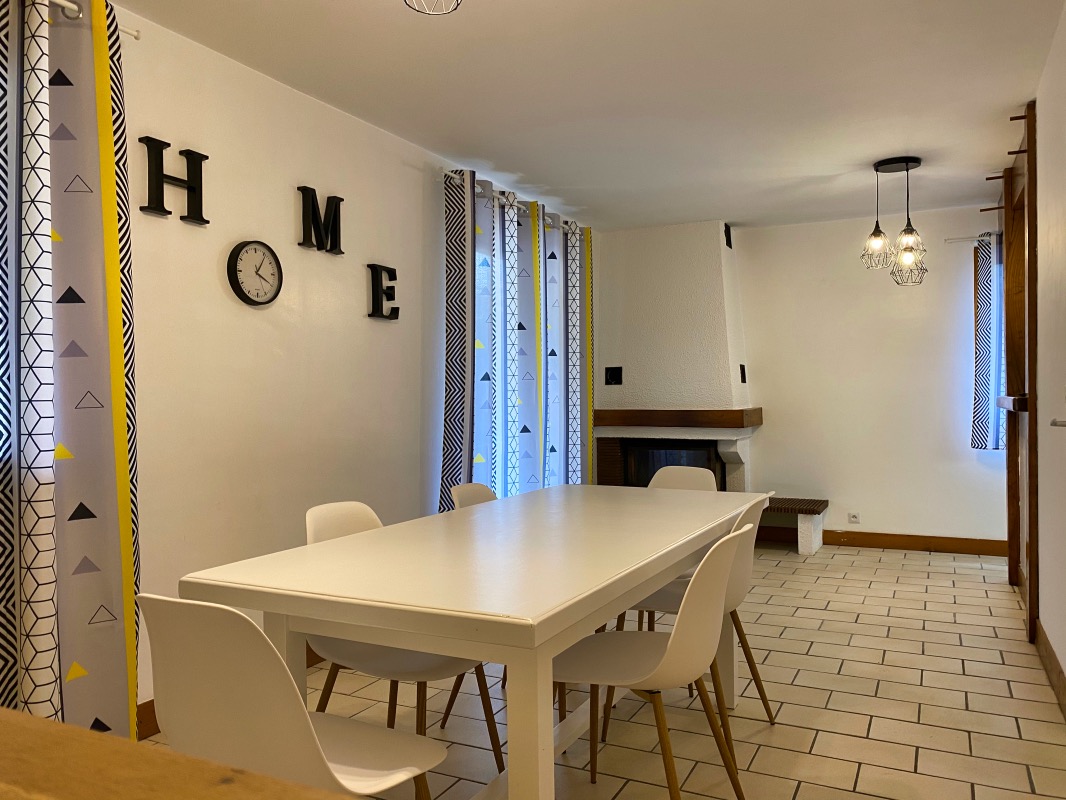 Gîte l'acacia pour 6 personnes avec 2 places de parking privé Gîte l'acacia pour 6 personnes avec 2 places de parking privé